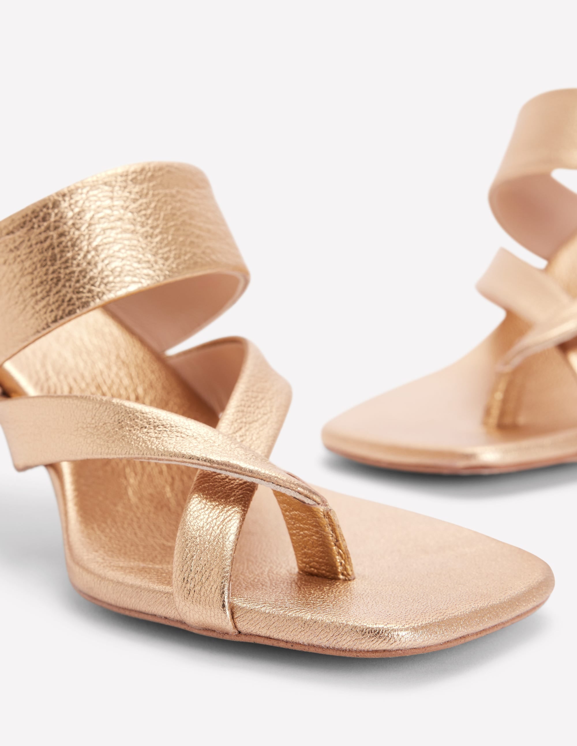Toe Post Kitten Heels-Gold